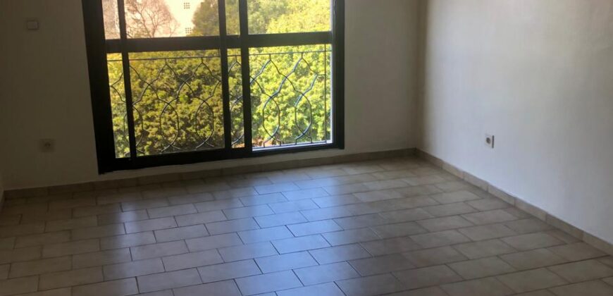 APPARTEMENT 5 PIECES USAGE BUREAU AGDAL