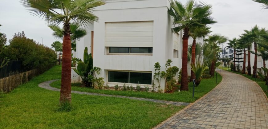 Bungalow d&rsquo;Exception à Harhoura- 150m² à Deux pas de la Plage!