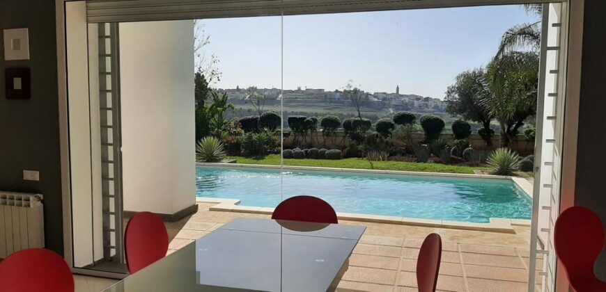 🏡 Villa de prestige avec piscine à Meknès – Terrain 1000 m² – Vue exceptionnelle