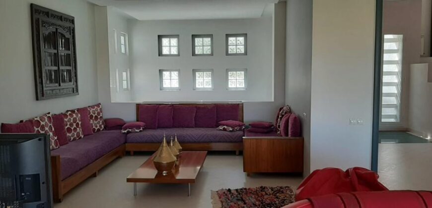 🏡 Villa de prestige avec piscine à Meknès – Terrain 1000 m² – Vue exceptionnelle