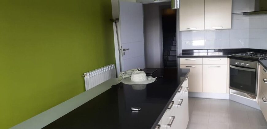 🏡 Villa de prestige avec piscine à Meknès – Terrain 1000 m² – Vue exceptionnelle