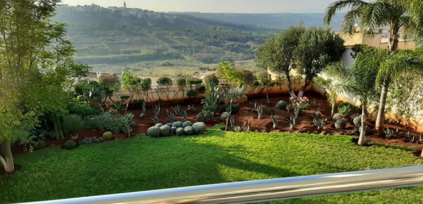 🏡 Villa de prestige avec piscine à Meknès – Terrain 1000 m² – Vue exceptionnelle